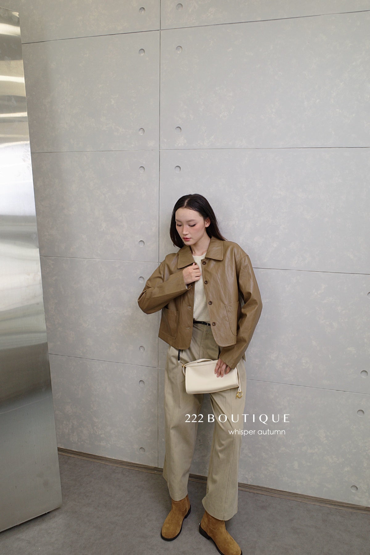 16a30 Leather jacket with Peter Pan collar and buttoned sleeves
