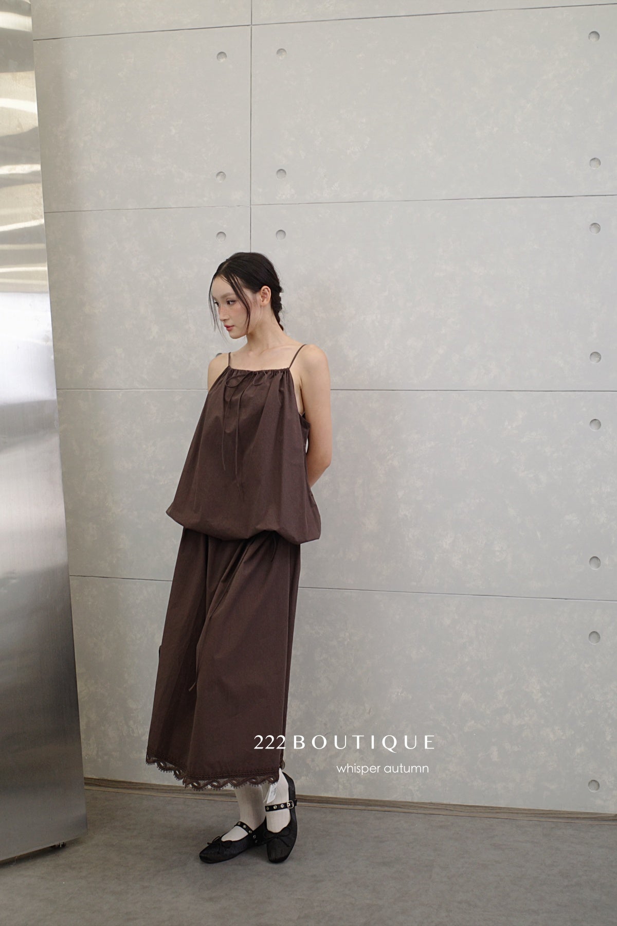 15v16 Textured pinafore dress with lace hem