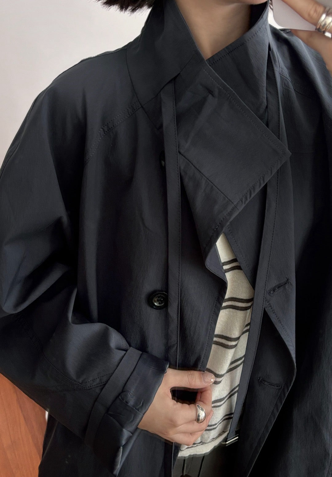 17a33 Trench coat with stand collar