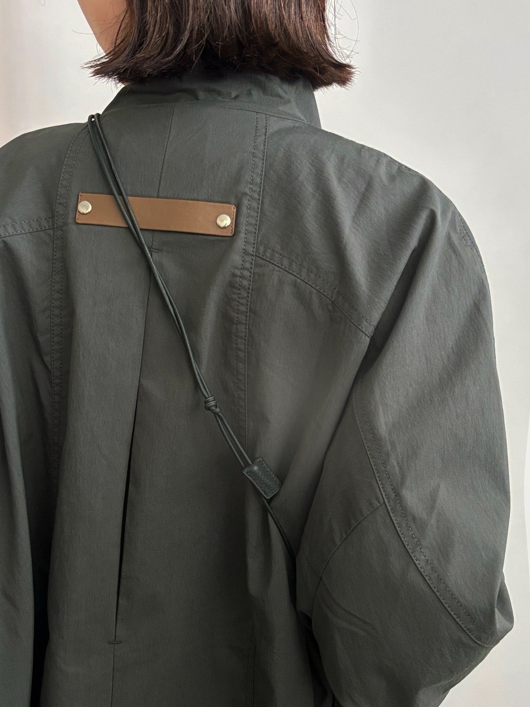 17a33 Trench coat with stand collar