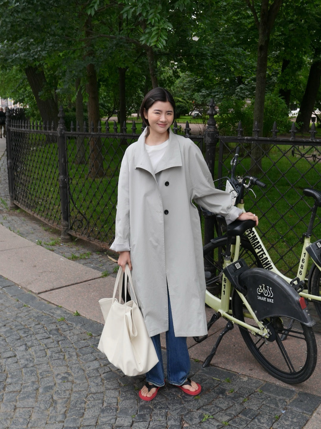 17a33 Trench coat with stand collar