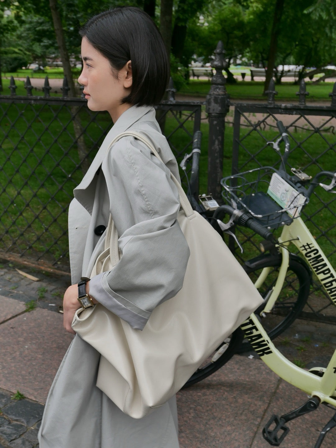 17a33 Trench coat with stand collar