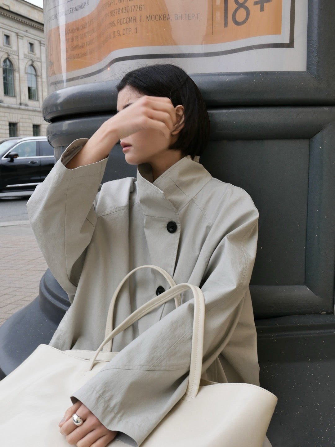 17a33 Trench coat with stand collar