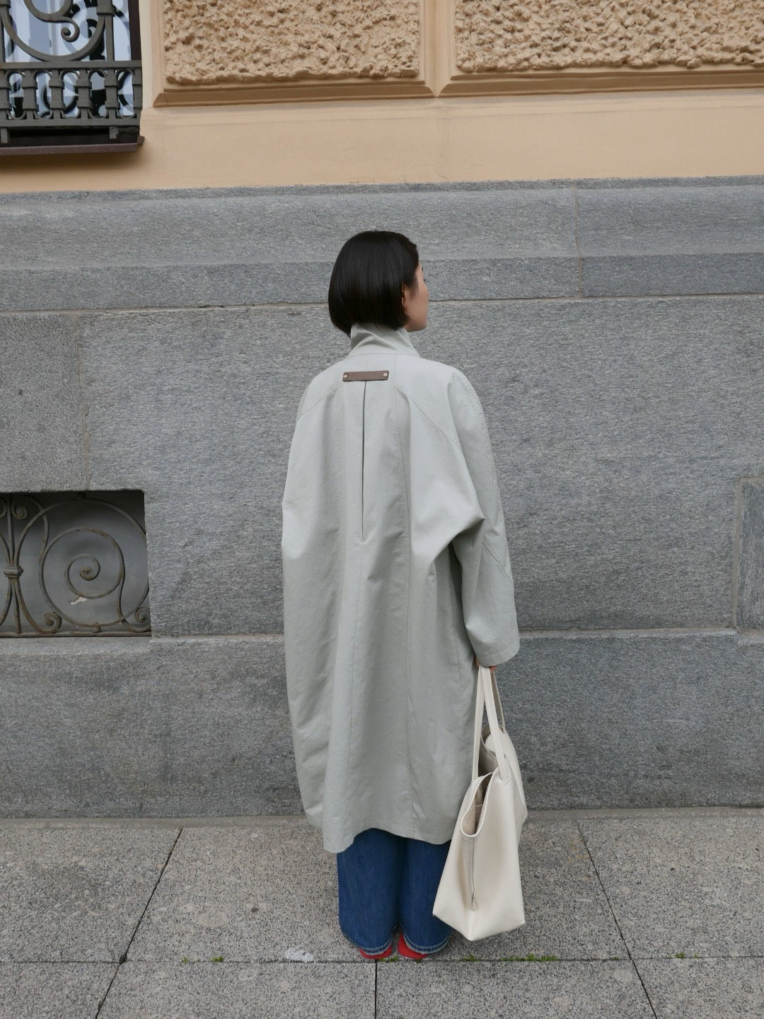 17a33 Trench coat with stand collar