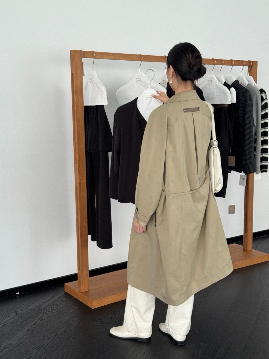 17a33 Trench coat with stand collar