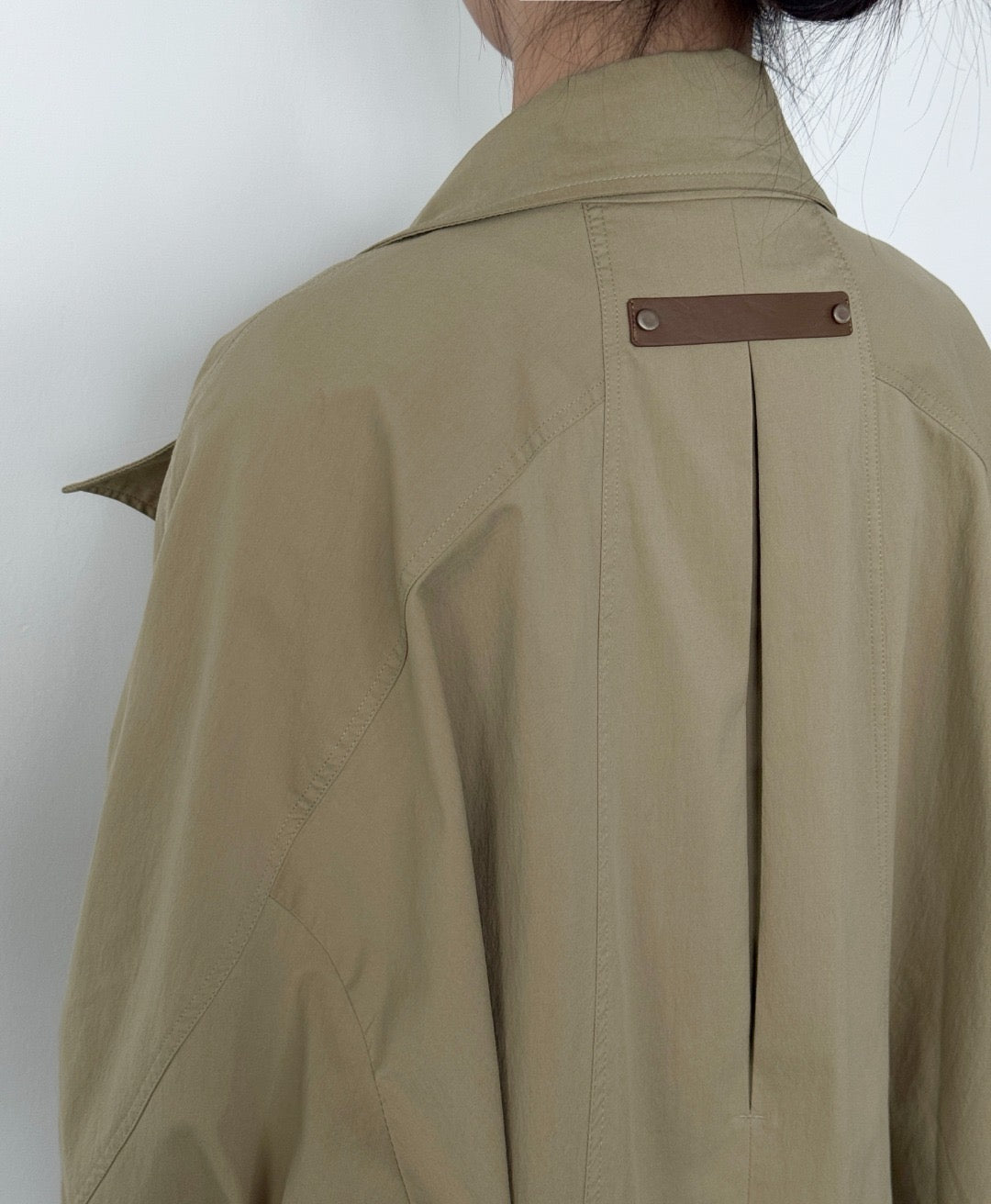 17a33 Trench coat with stand collar