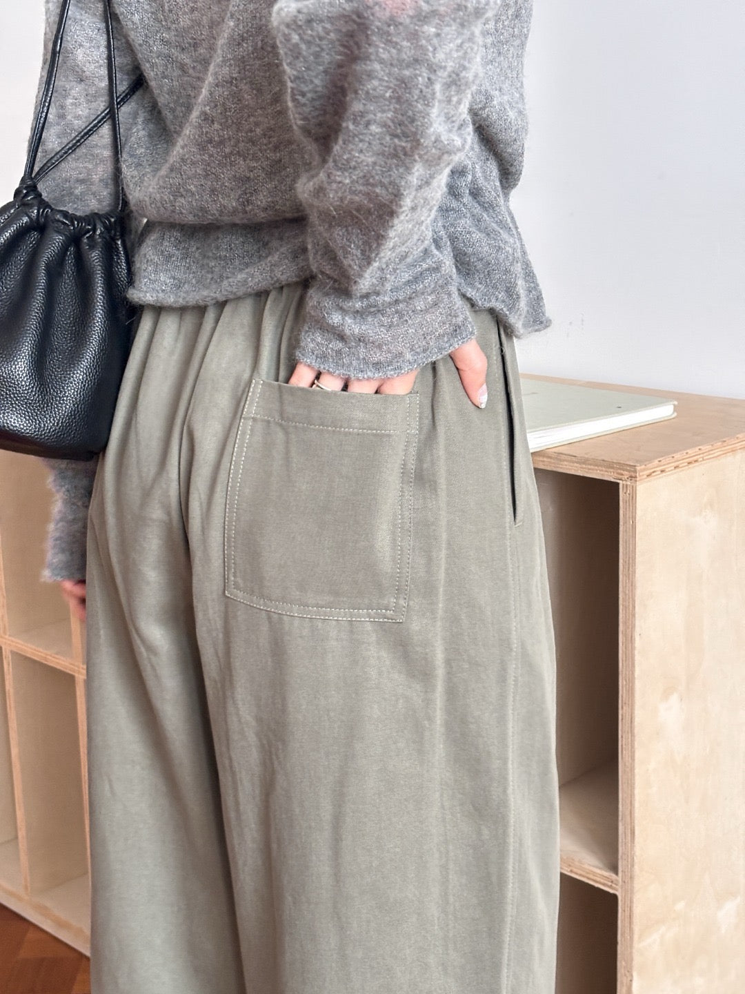17q24 Basic wool-blend khaki shorts with elastic waist