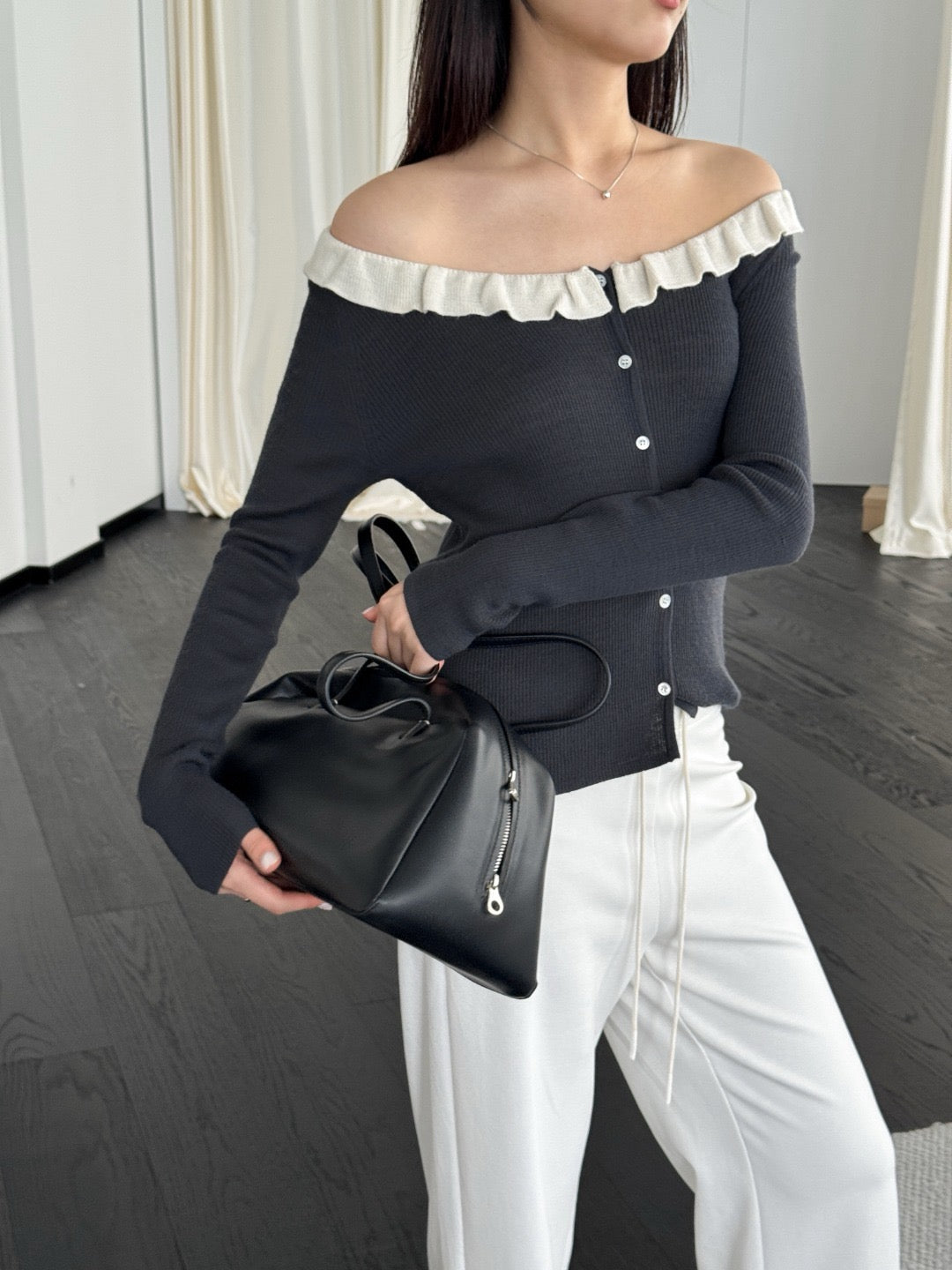 17a36 Off-shoulder knit top with ruffled neckline