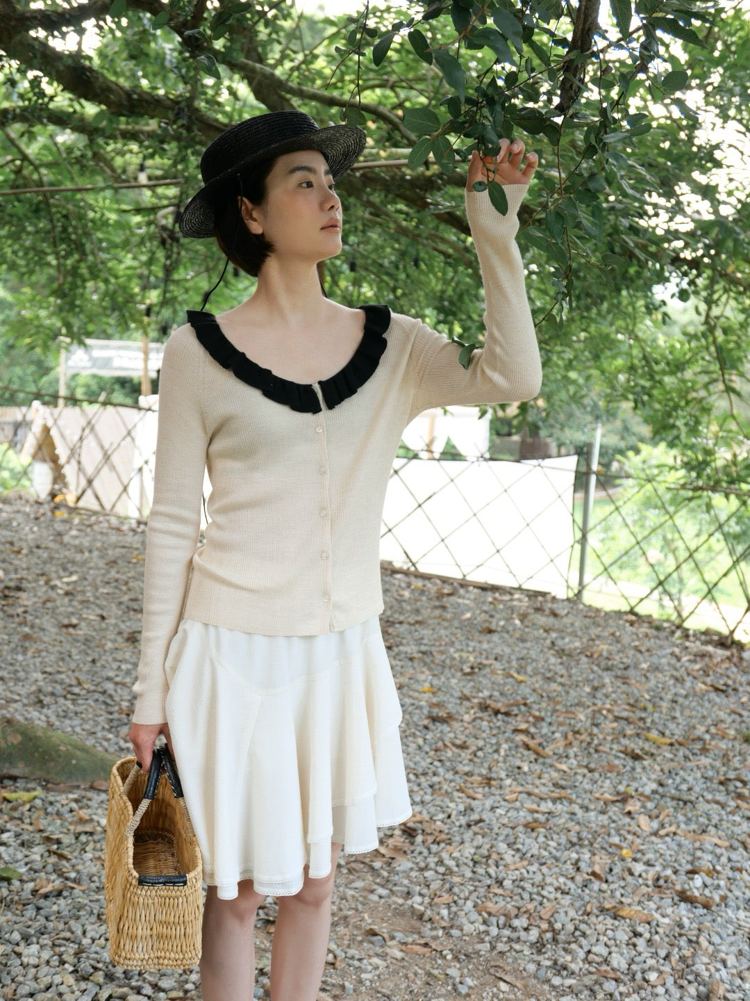 17a36 Off-shoulder knit top with ruffled neckline