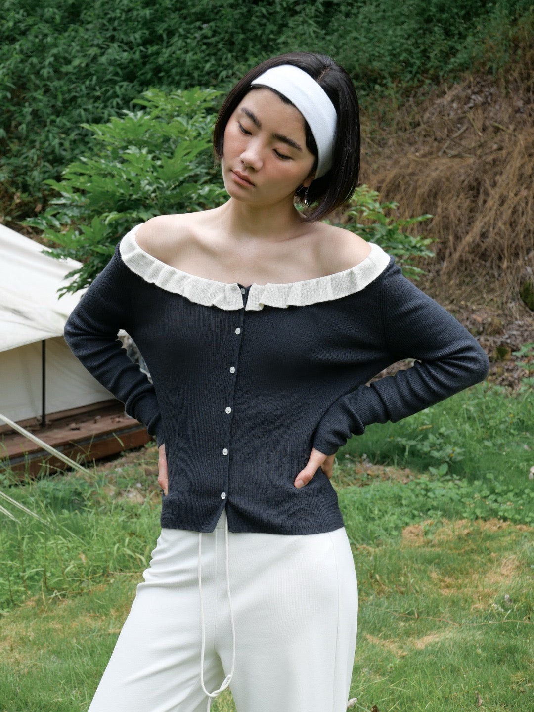 17a36 Off-shoulder knit top with ruffled neckline