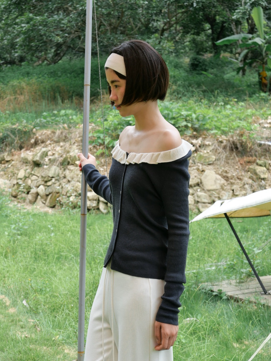 17a36 Off-shoulder knit top with ruffled neckline