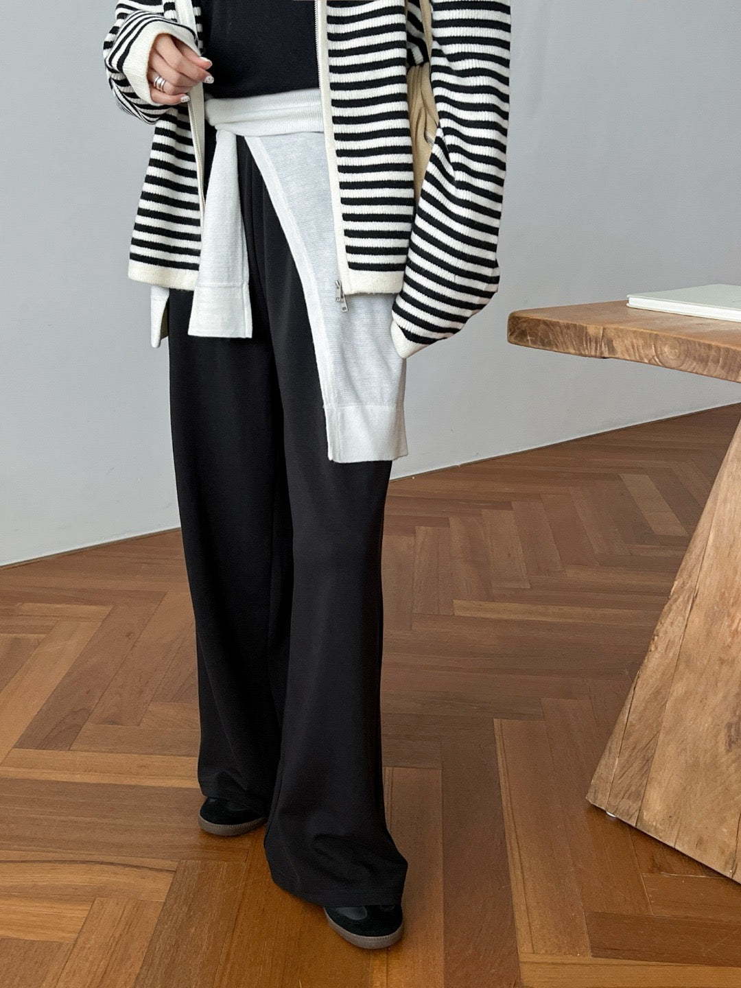 17q26 Basic straight-leg cotton-poly trousers