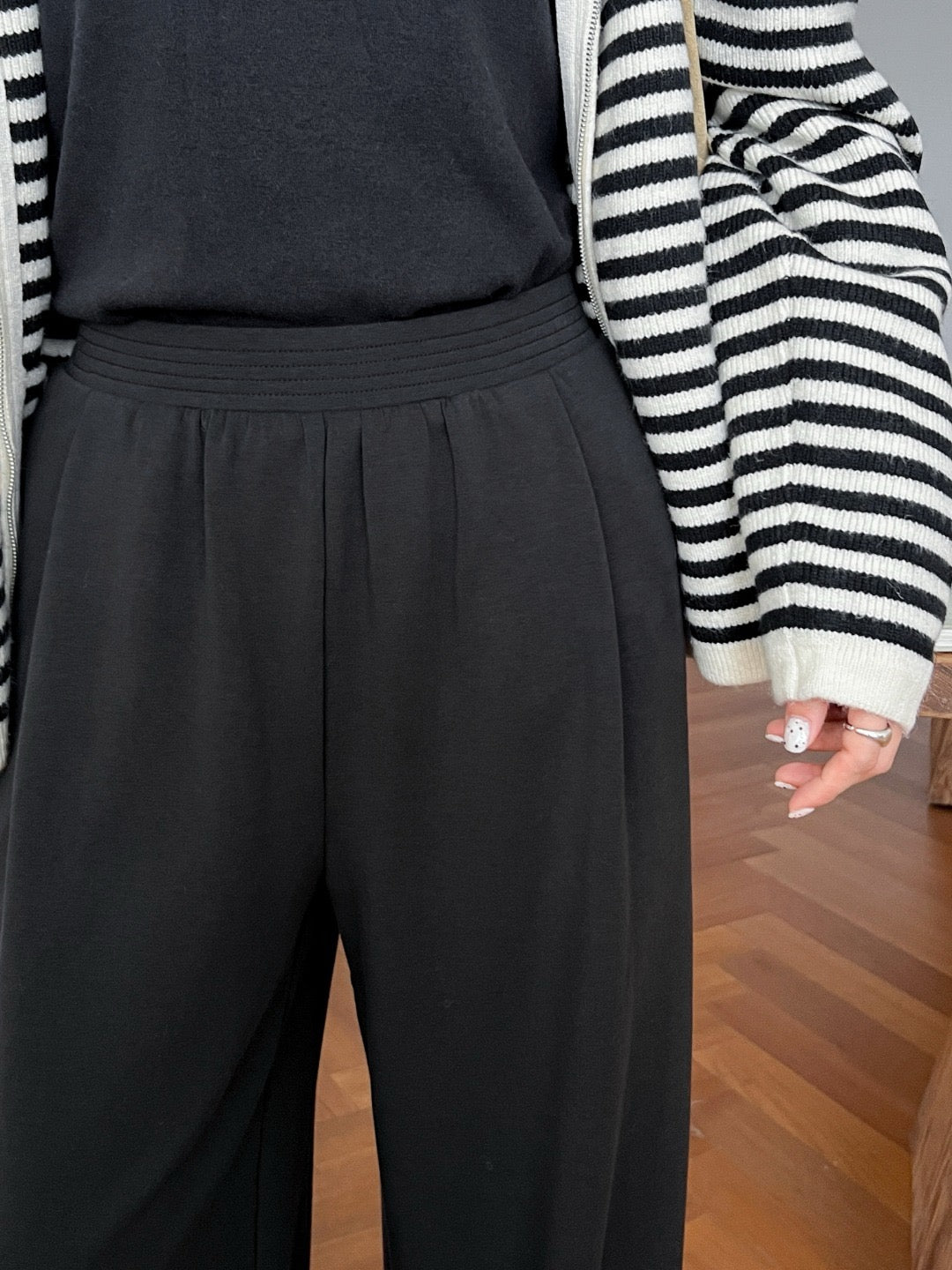 17q26 Basic straight-leg cotton-poly trousers