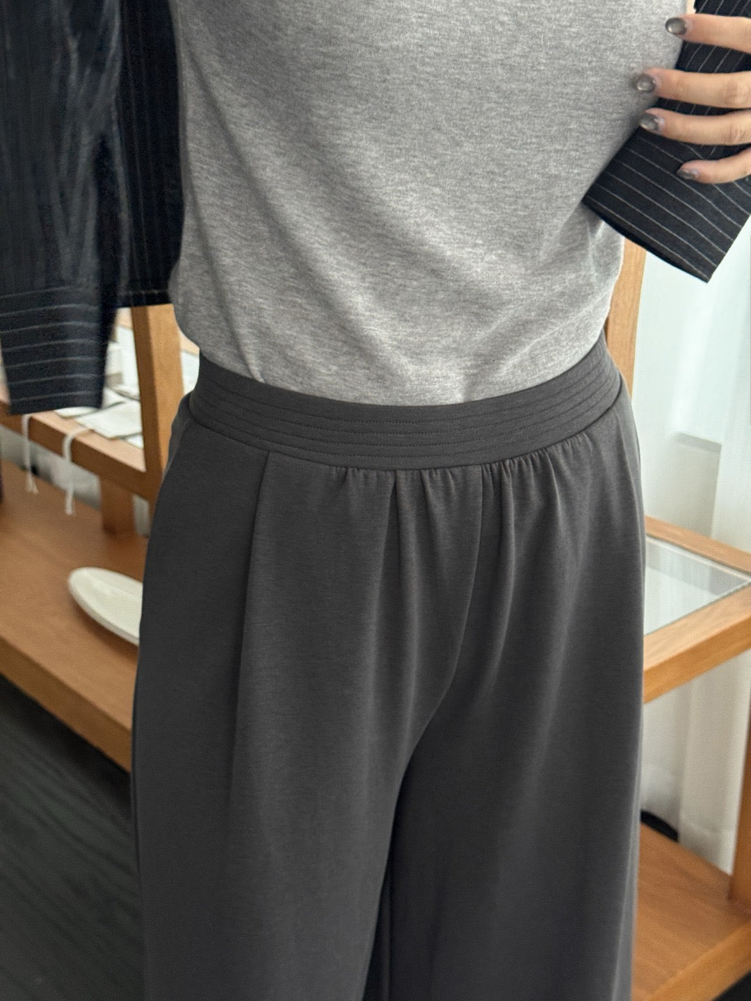 17q26 Basic straight-leg cotton-poly trousers
