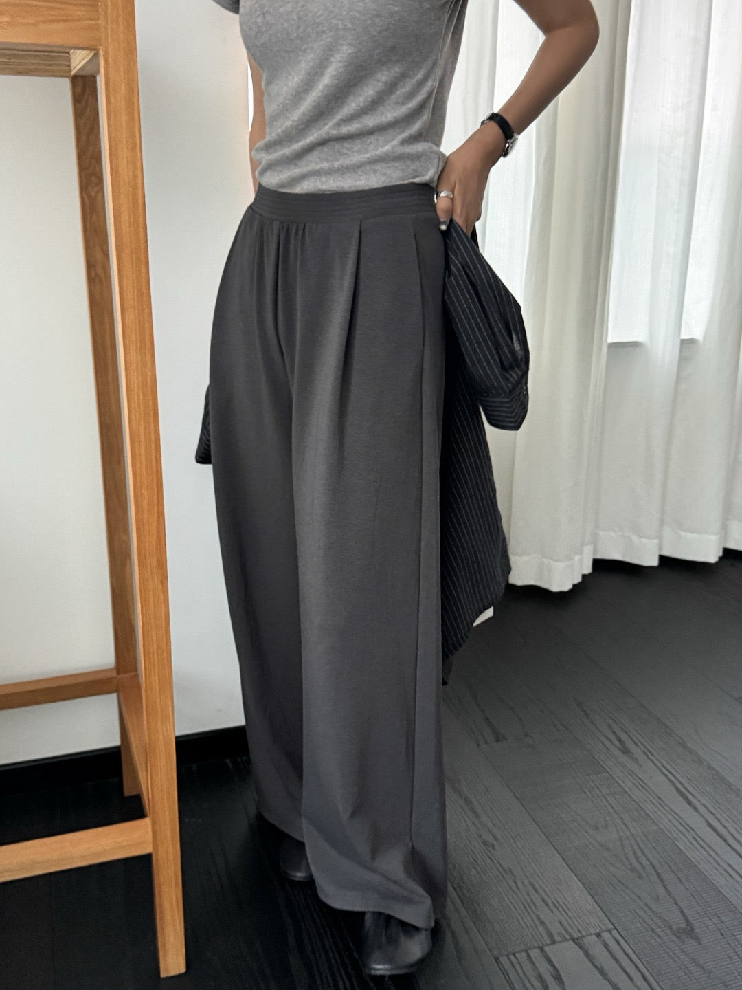 17q26 Basic straight-leg cotton-poly trousers