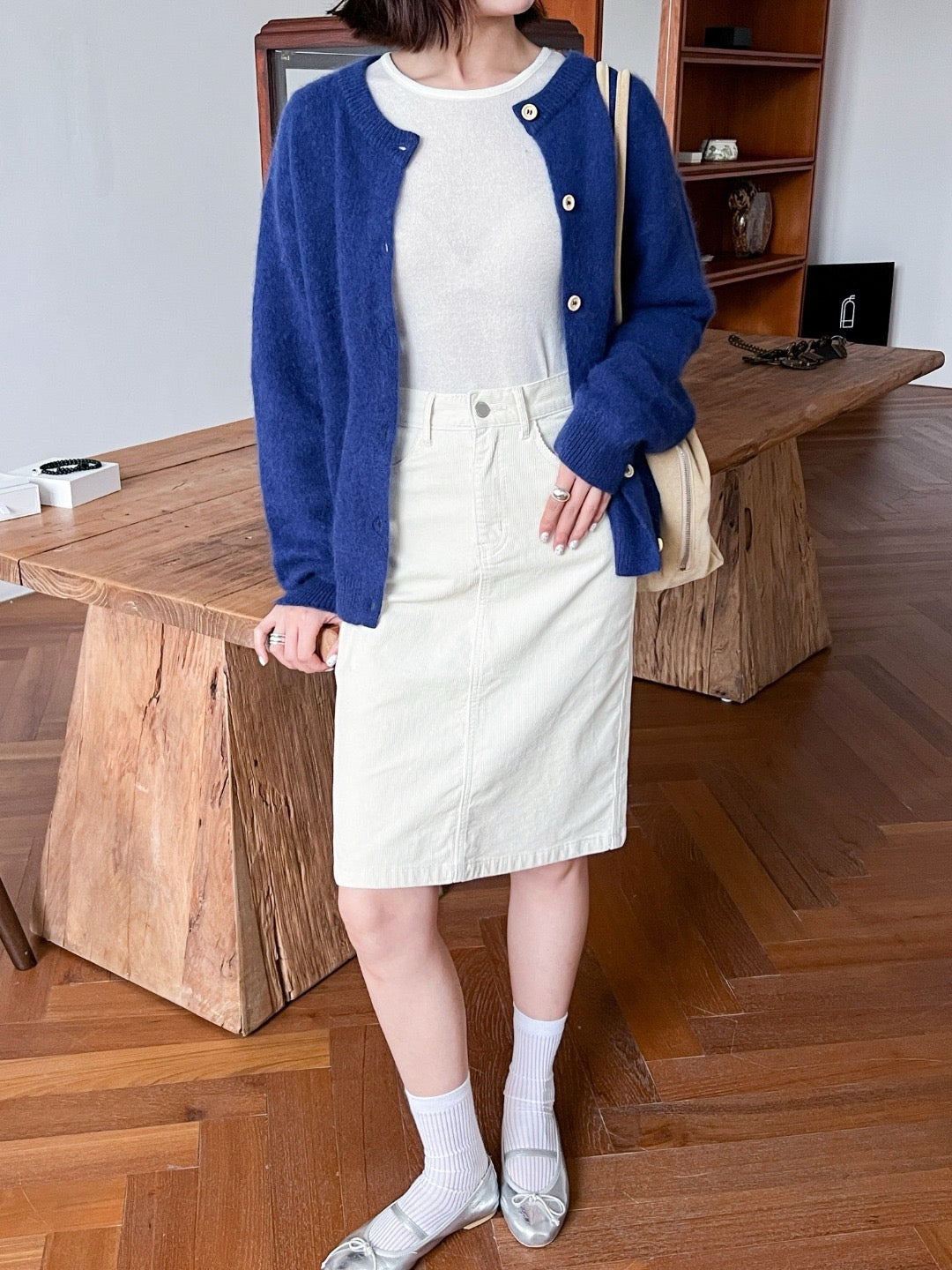 17v2 Corduroy midi skirt