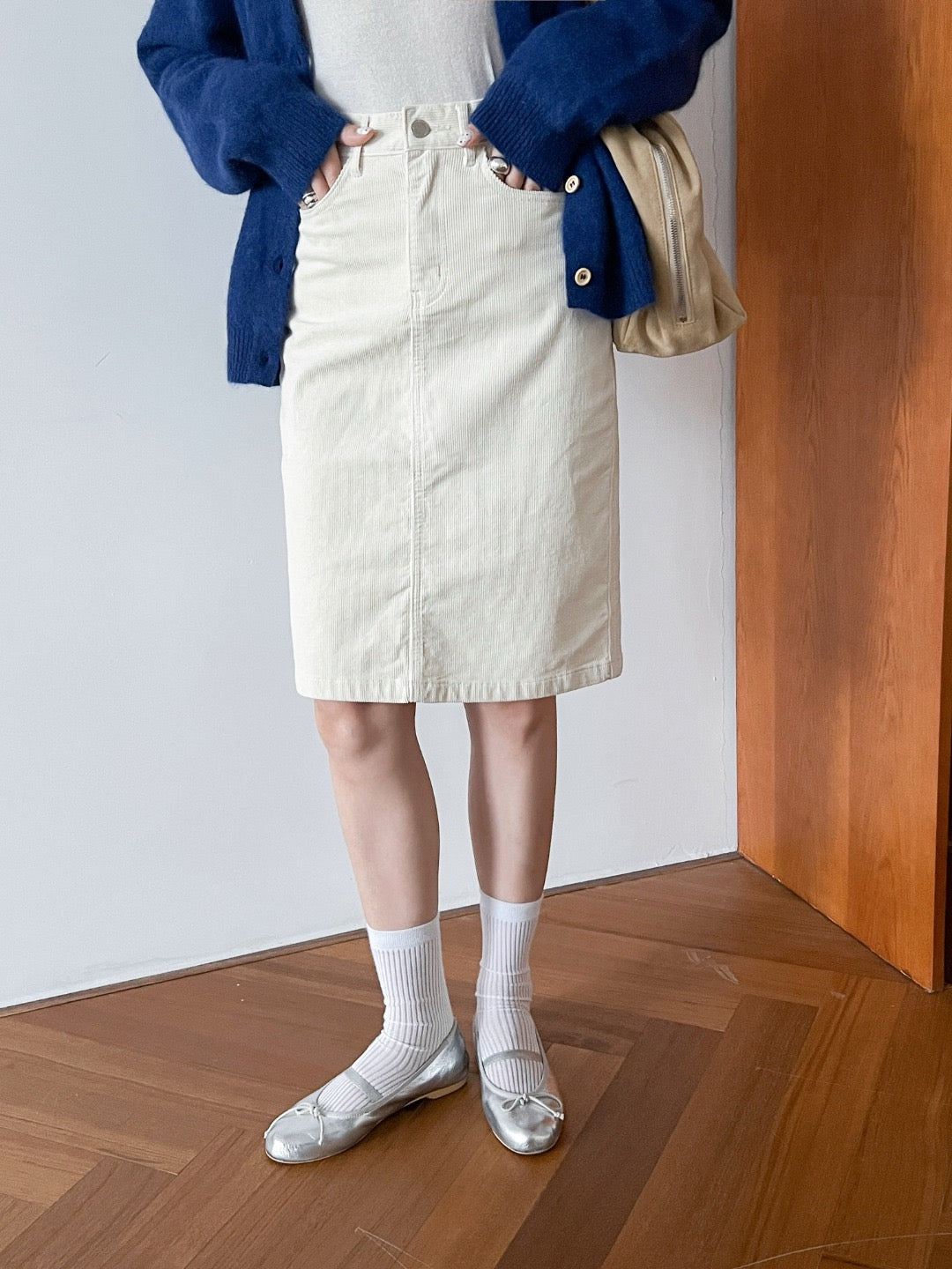 17v2 Corduroy midi skirt