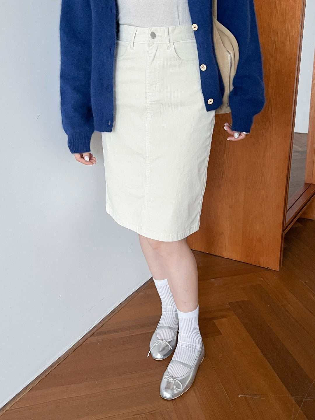 17v2 Corduroy midi skirt