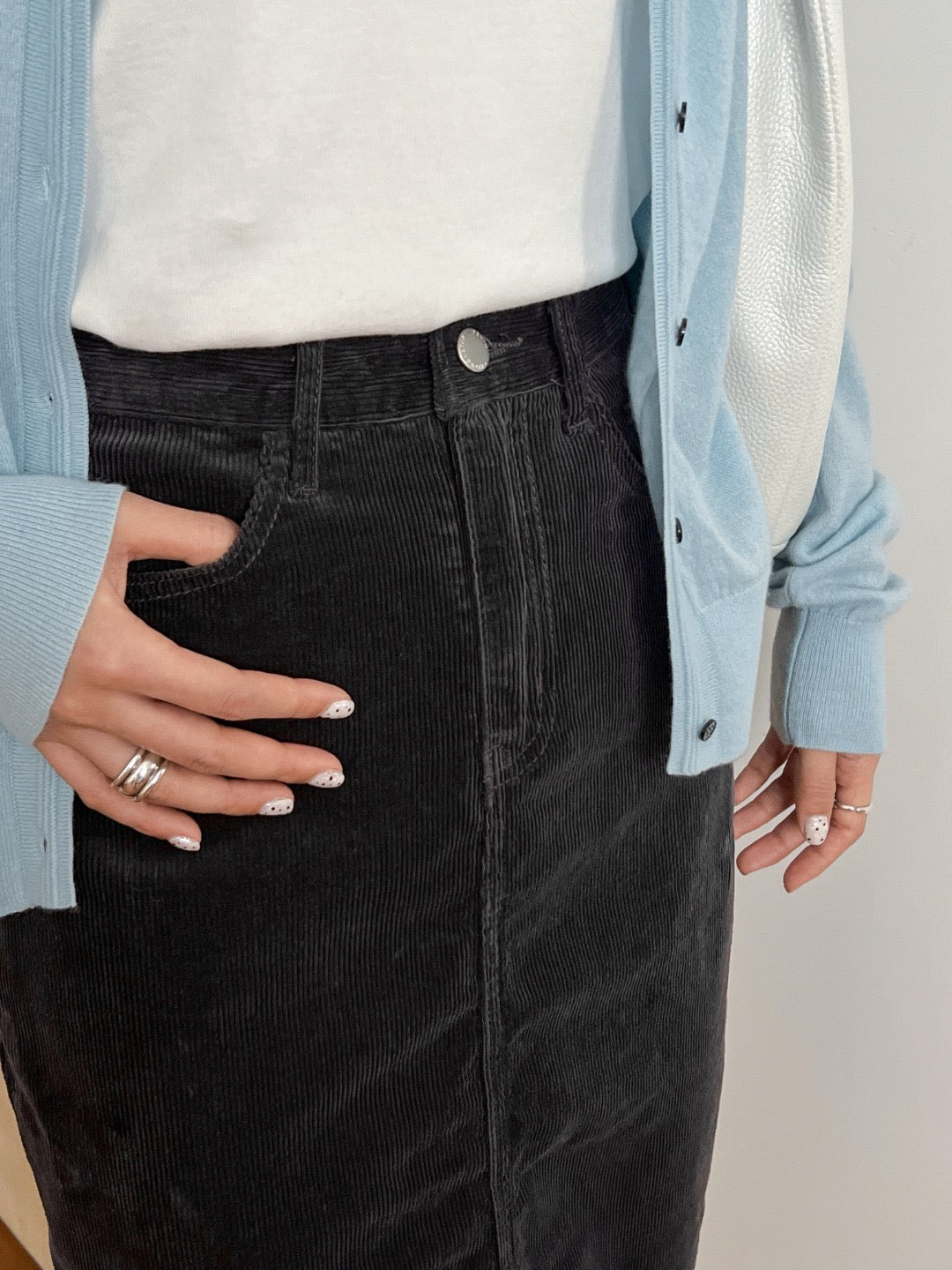 17v2 Corduroy midi skirt