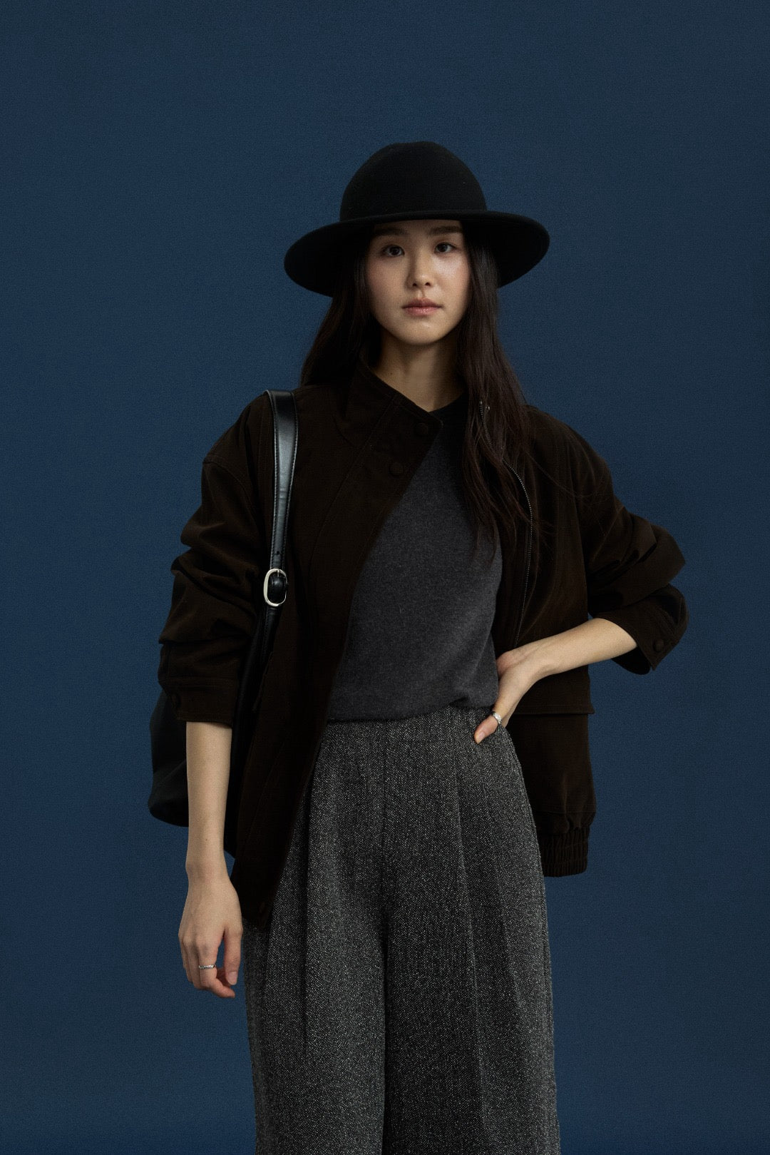 17a39 Long leather coat