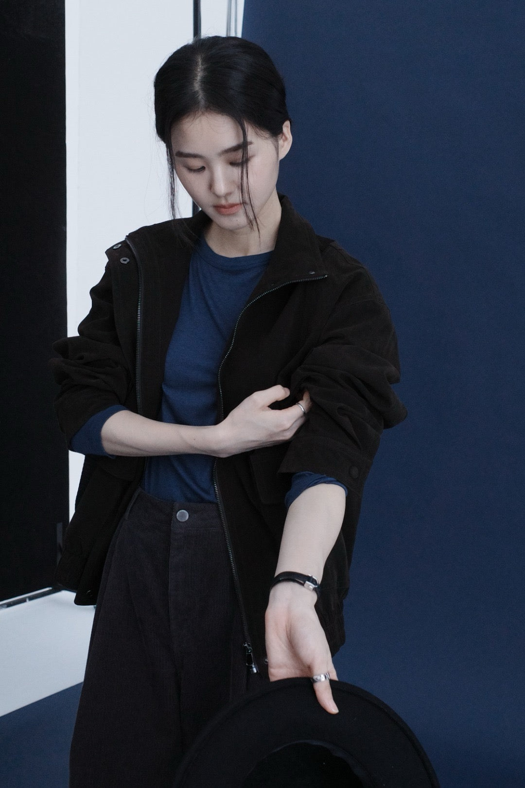 17a39 Long leather coat