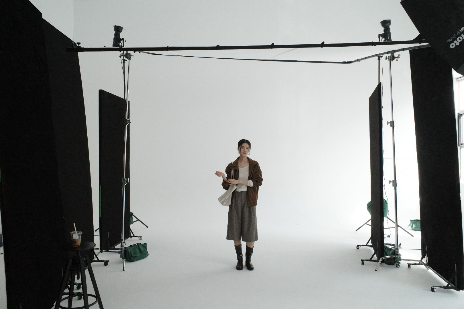 17a39 Long leather coat