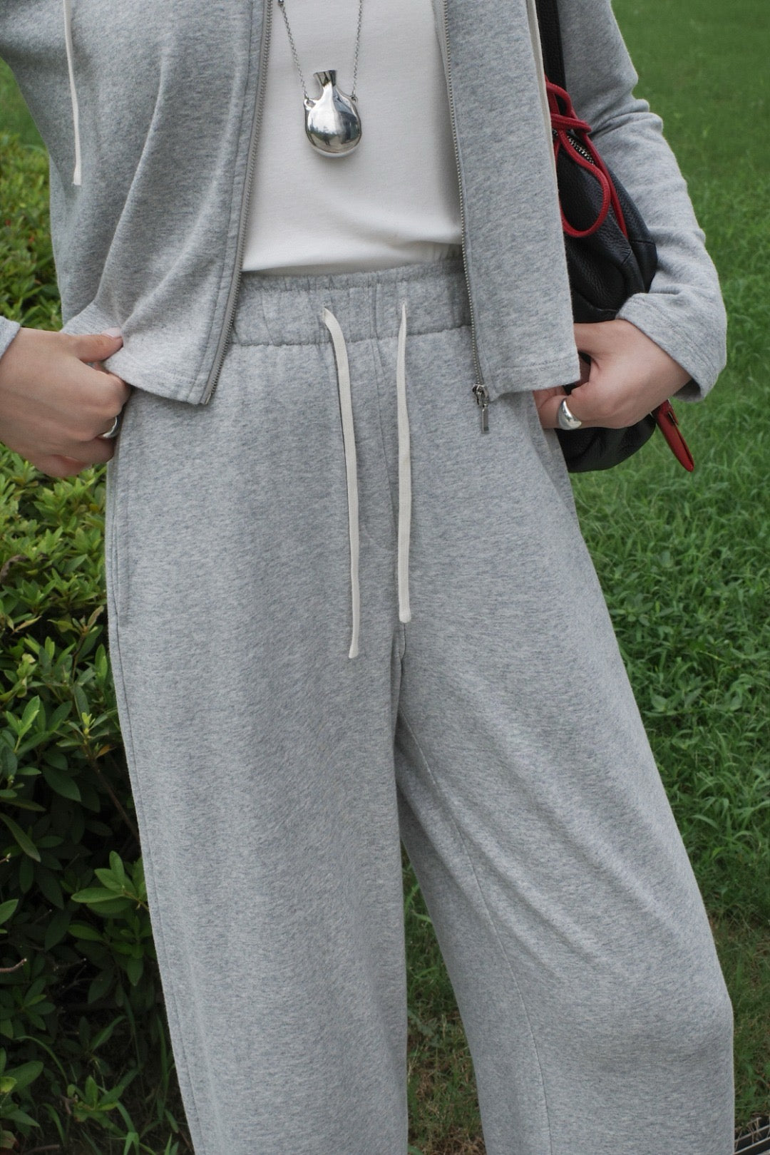 17a43 + 17q27 Set – Cropped zip-up hoodie &amp; straight-leg trousers