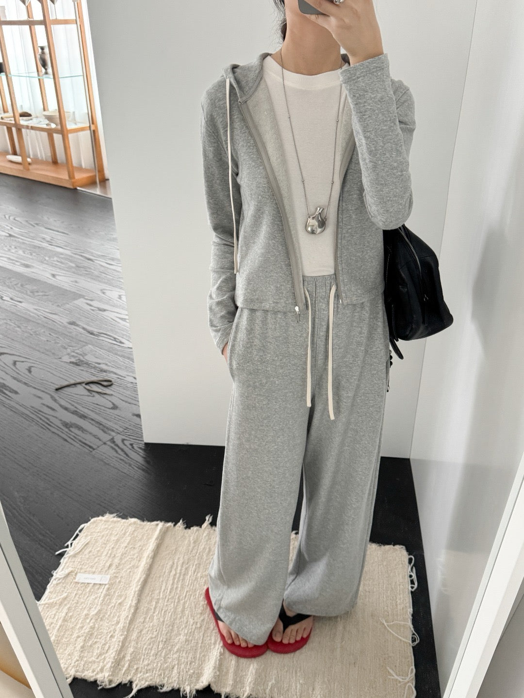 17a43 + 17q27 Set – Cropped zip-up hoodie &amp; straight-leg trousers
