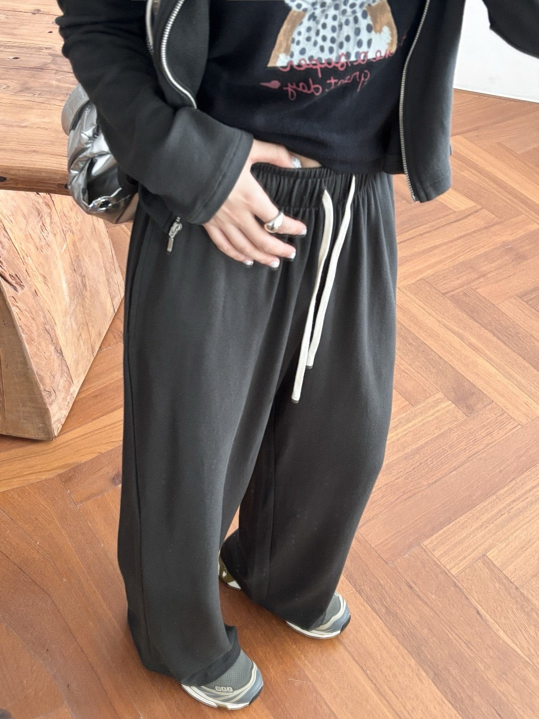 17a43 + 17q27 Set – Cropped zip-up hoodie &amp; straight-leg trousers