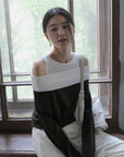 17A28 Off-shoulder Mongtoghi cashmere top with button detail