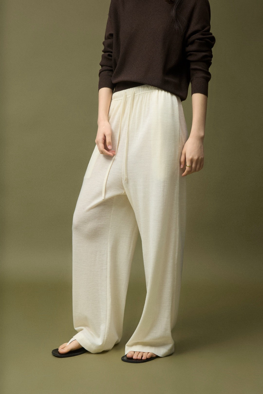 17a21 Basic Mongtoghi cashmere top