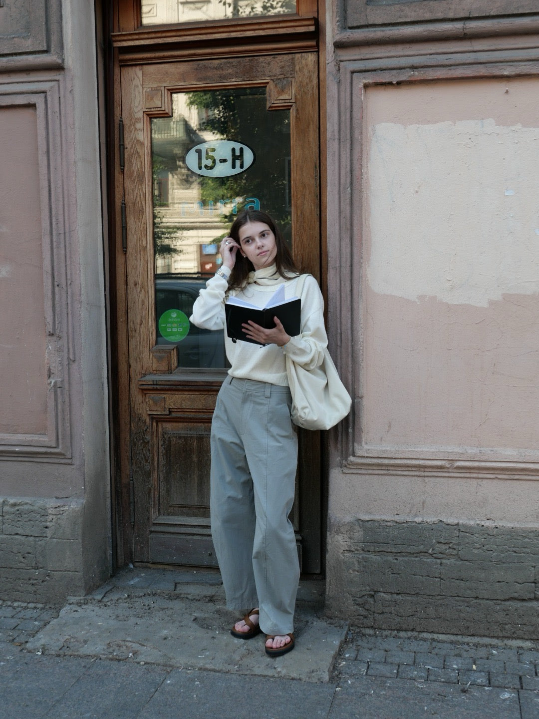 17a21 Basic Mongtoghi cashmere top