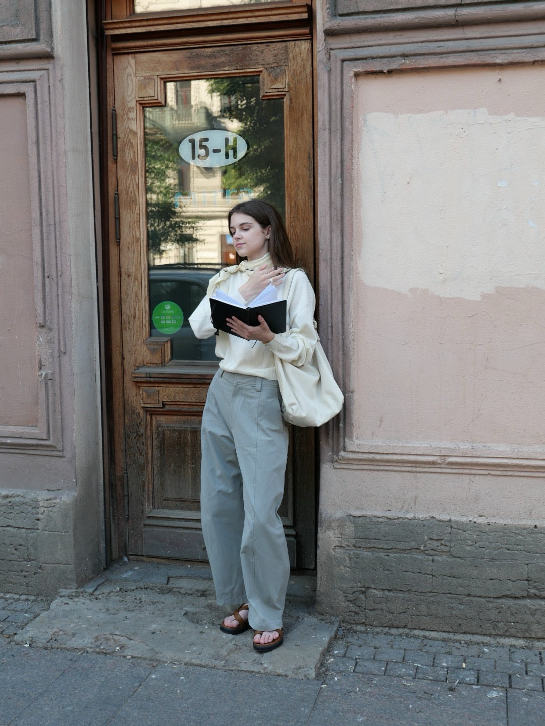 17a21 Basic Mongtoghi cashmere top