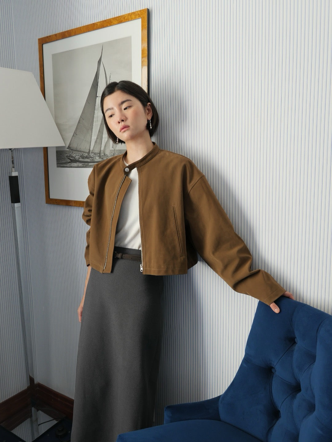 17a22 Short leather jacket with stand collar