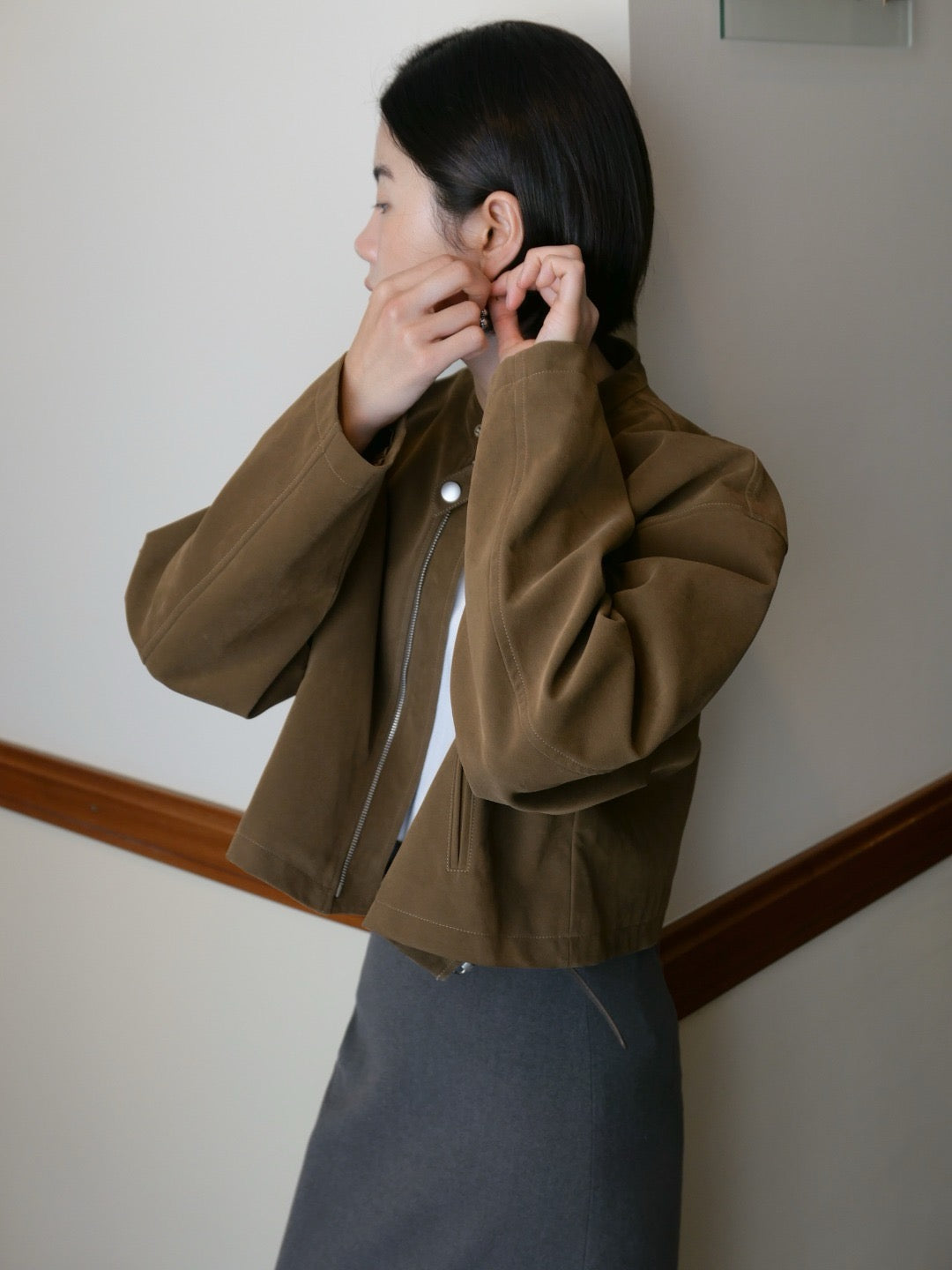 17a22 Short leather jacket with stand collar