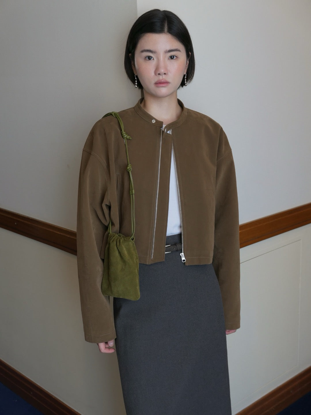 17a22 Short leather jacket with stand collar