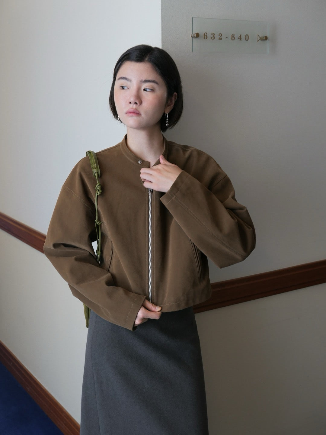17a22 Short leather jacket with stand collar