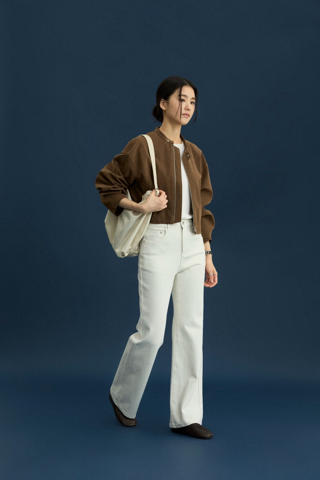 17a22 Short leather jacket with stand collar