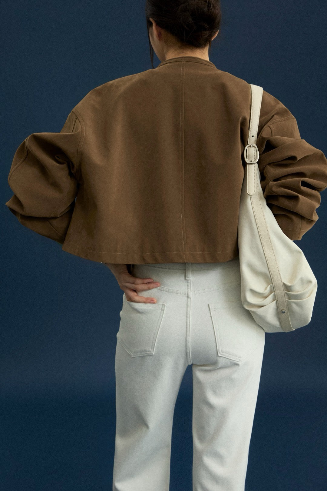 17a22 Short leather jacket with stand collar