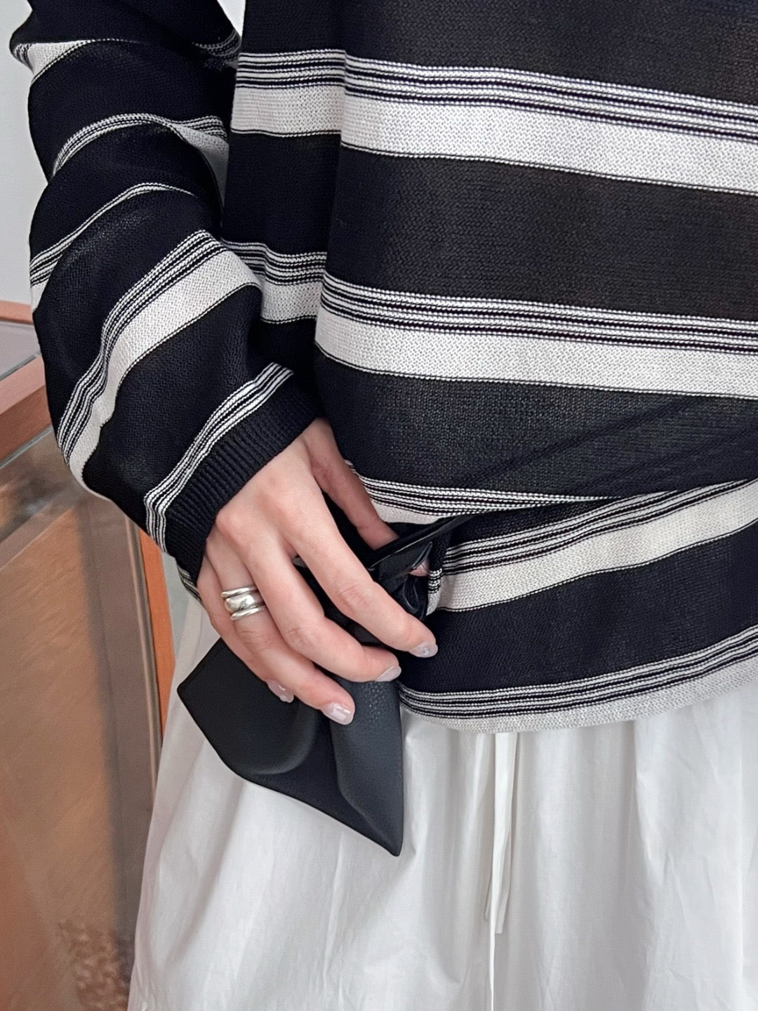 17a23 Basic Mongtoghi off-shoulder knit