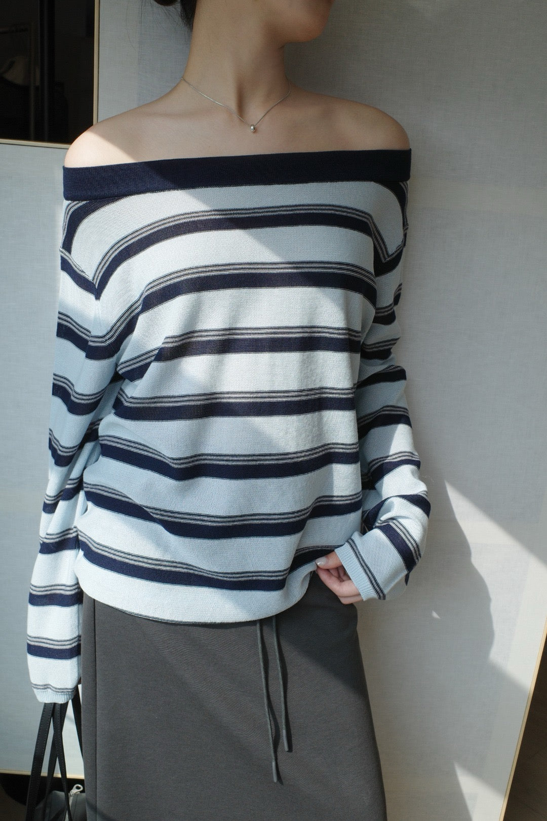 17a23 Basic Mongtoghi off-shoulder knit