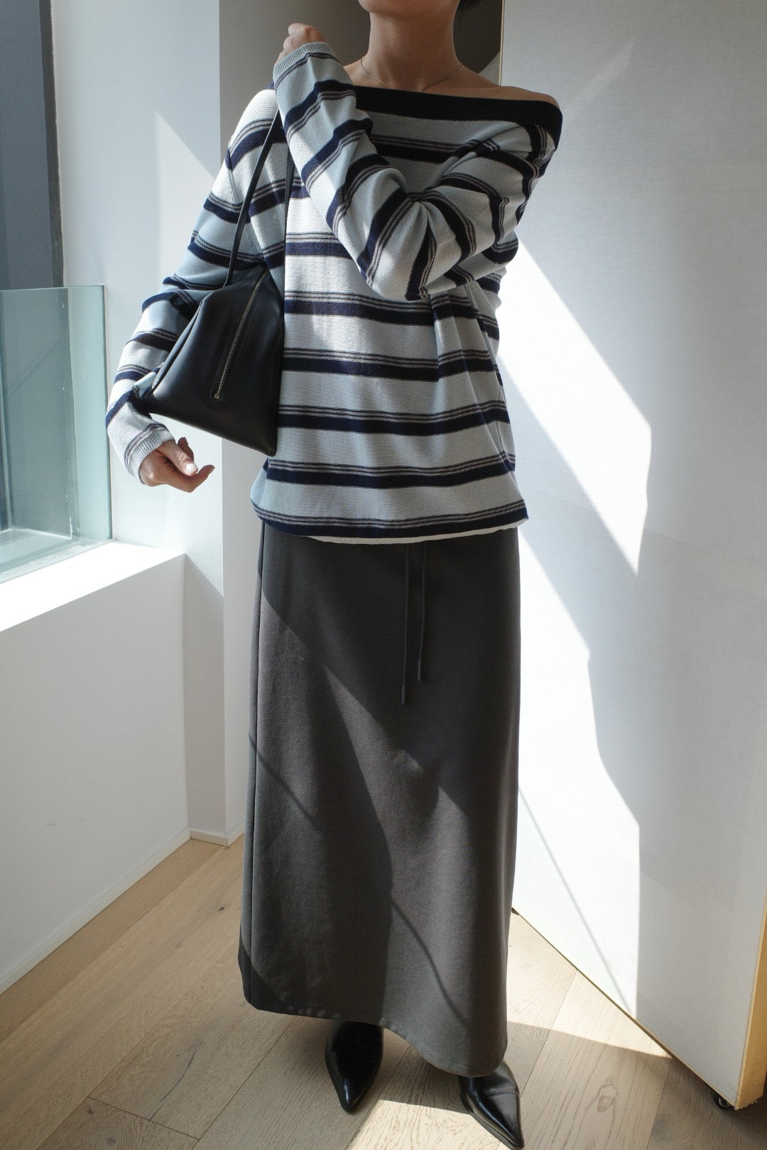 17a23 Basic Mongtoghi off-shoulder knit