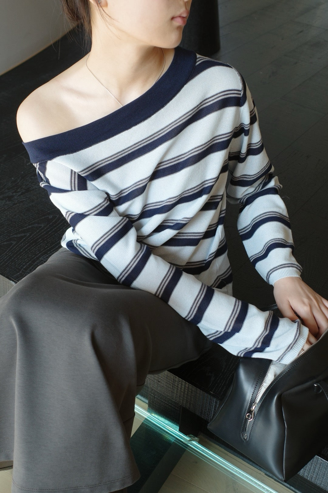 17a23 Basic Mongtoghi off-shoulder knit