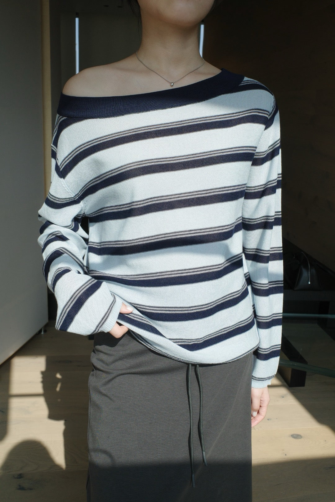 17a23 Basic Mongtoghi off-shoulder knit