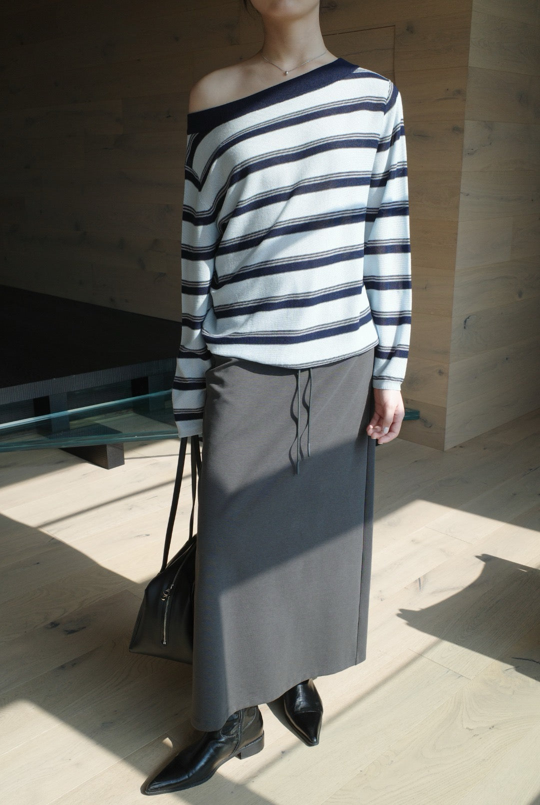 17a23 Basic Mongtoghi off-shoulder knit