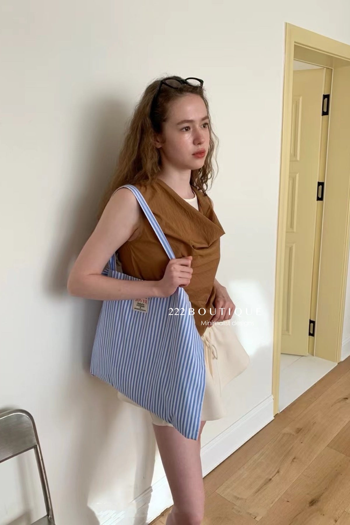 15a71 Draped-neck sleeveless top – soft texture, clean drape