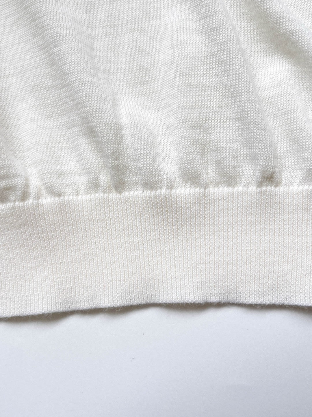 17A28 Off-shoulder Mongtoghi cashmere top with button detail