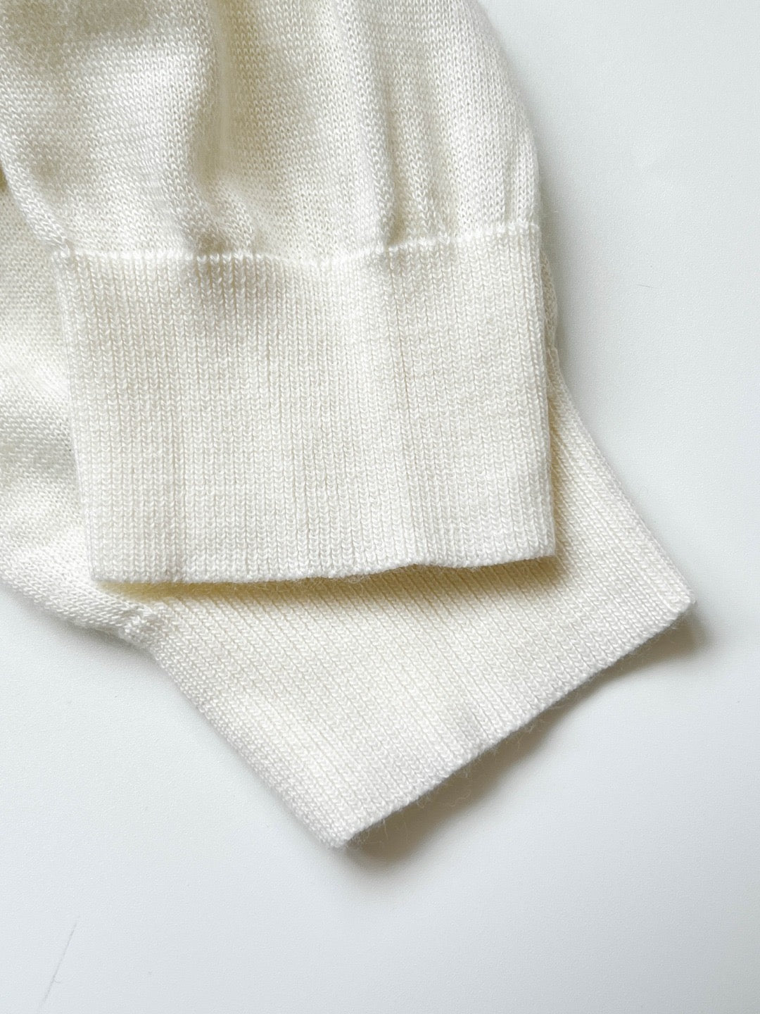 17A28 Off-shoulder Mongtoghi cashmere top with button detail