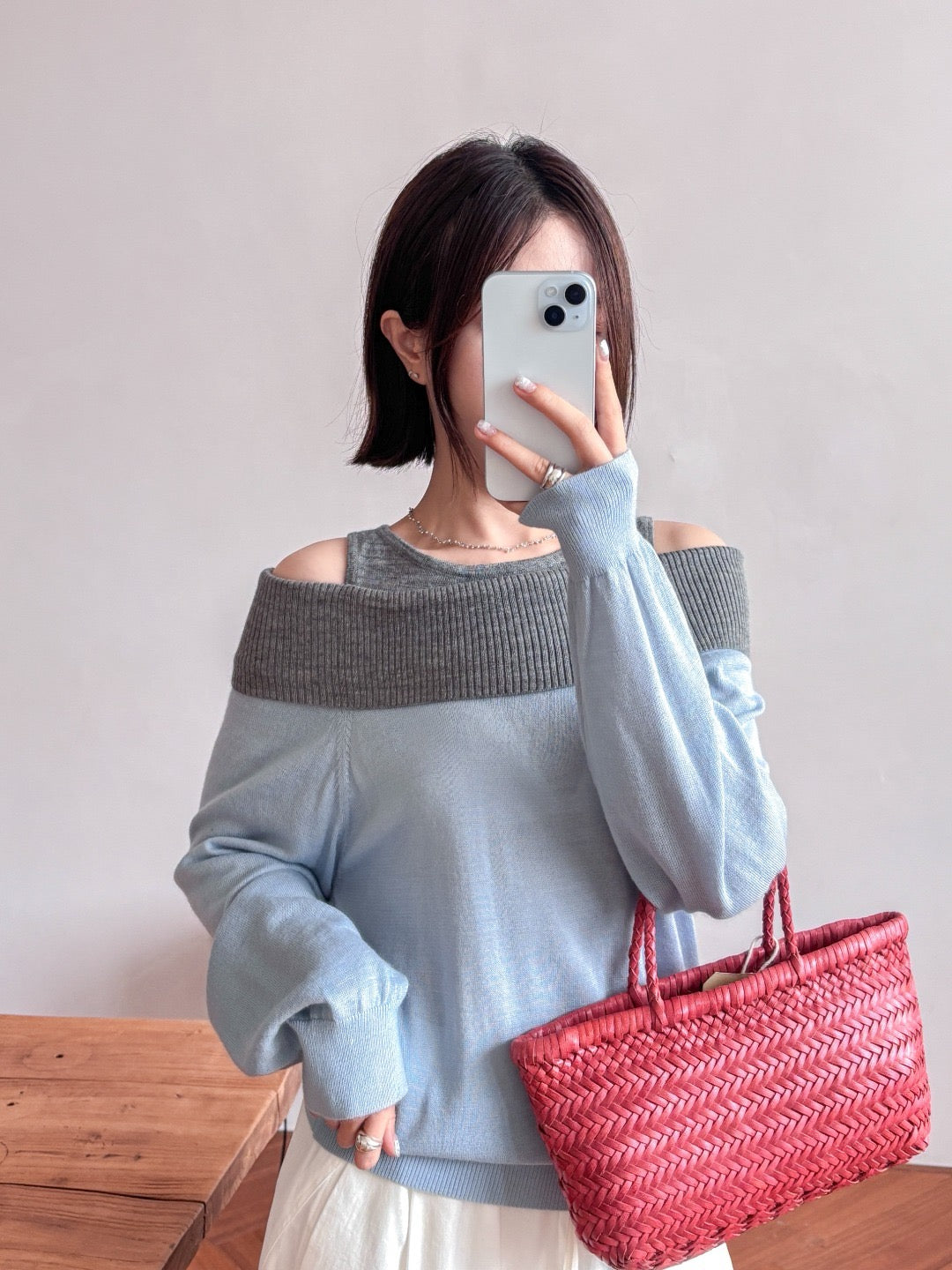 17A28 Off-shoulder Mongtoghi cashmere top with button detail