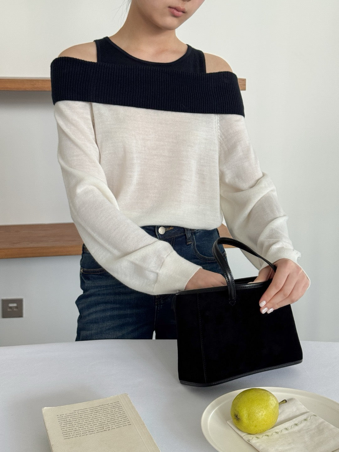 17A28 Off-shoulder Mongtoghi cashmere top with button detail